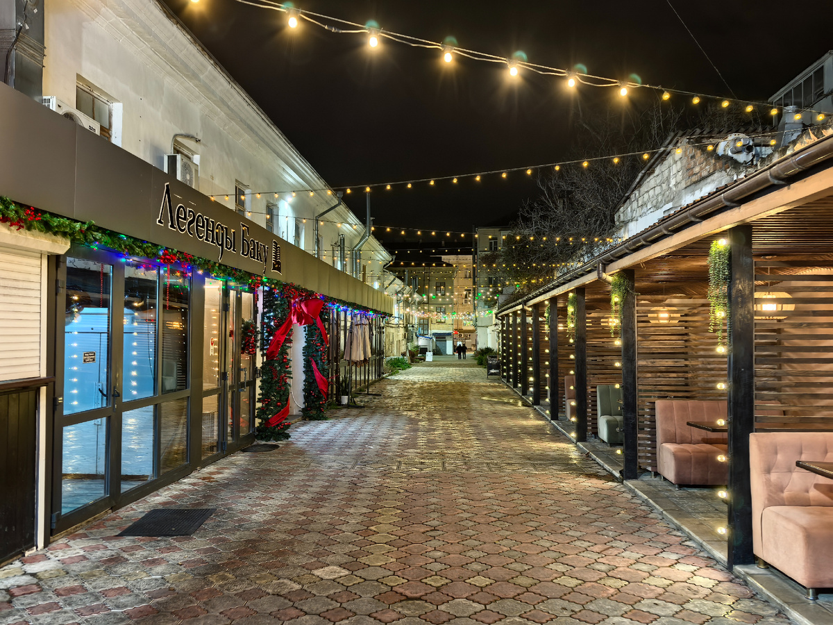 2. Легенды Баку. Я тут никогда не была, но рейтинг у заведения стоит 5 звёзд.