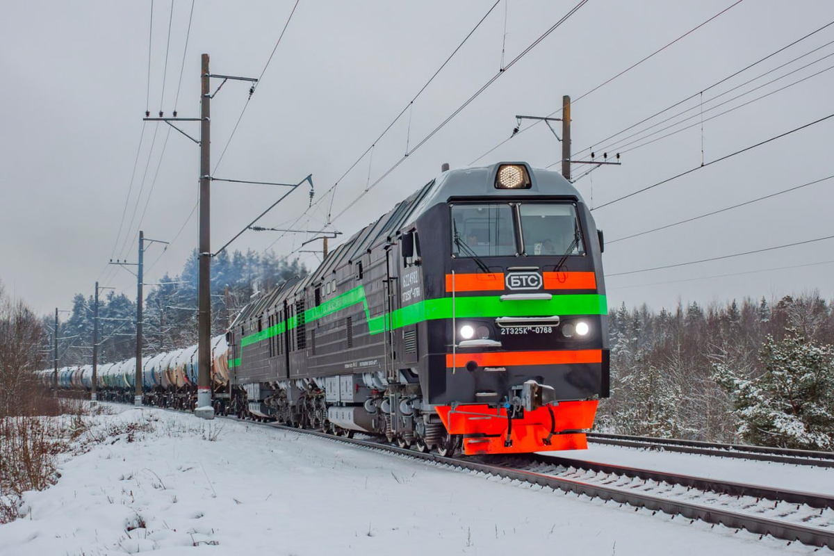 Двухсекционный локомотив 2ТЭ25КМ производства БМЗ для «БалтТрансСервиса». Источник: 2TE116-649/RailGallery