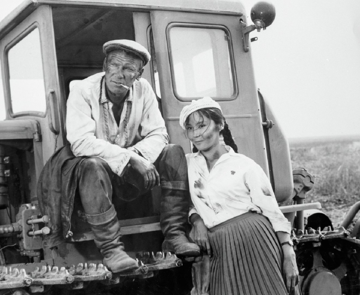    Сергей Шакуров и Наталья Аринбасарова в фильме «Вкус хлеба» (фото: РИА Новости)