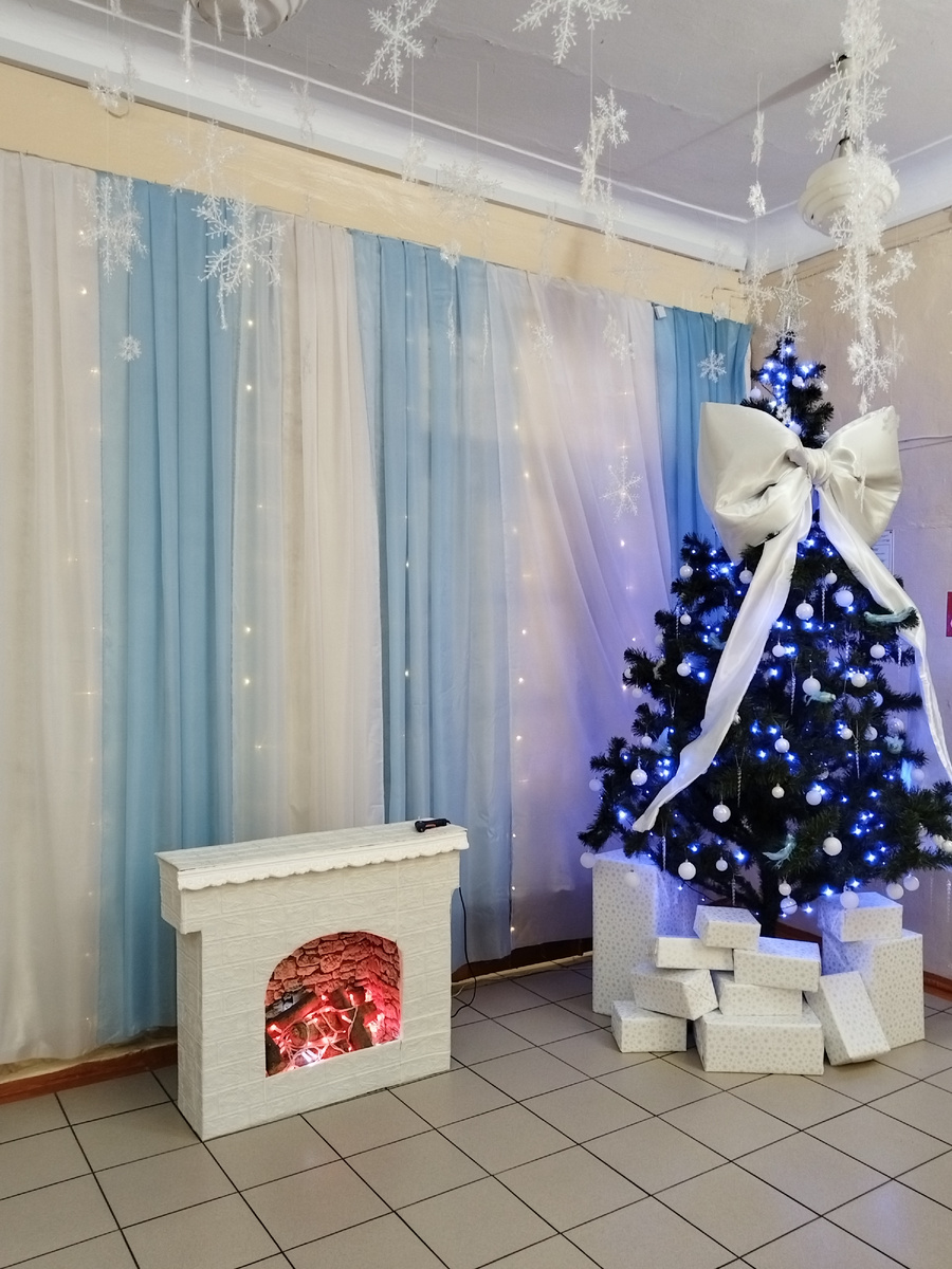 Школьный холл