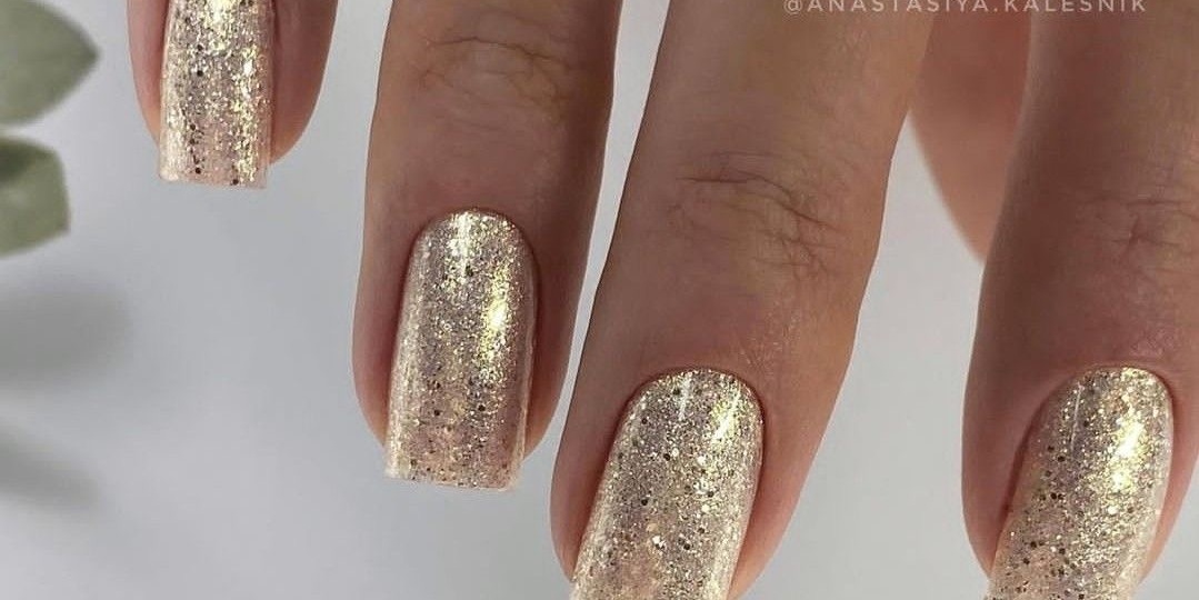 Дизайн ногтей зимний: 8 благородных оттенков на холодный сезон