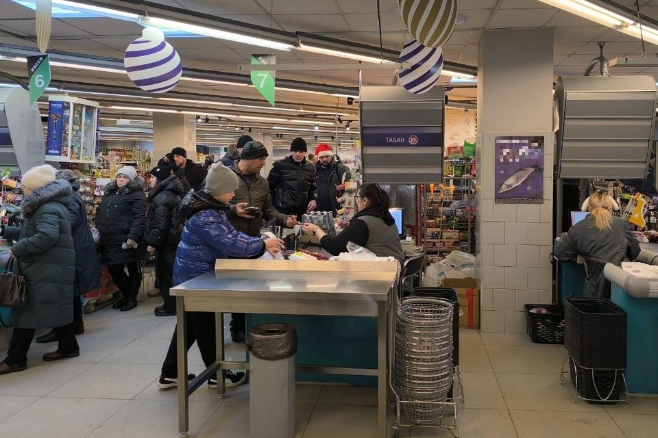    Очередям 31 декабря никто не удивляется. Фото: Екатерина Хархенова.