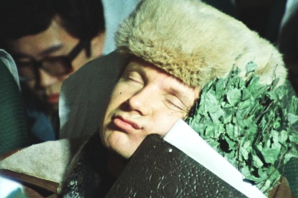    «То, что Лукашина вместо другого посадили на самолет - не выдумка. Такое могло быть». Фото: кадр из фильма «Ирония судьбы, или с легким паром!» (1975)