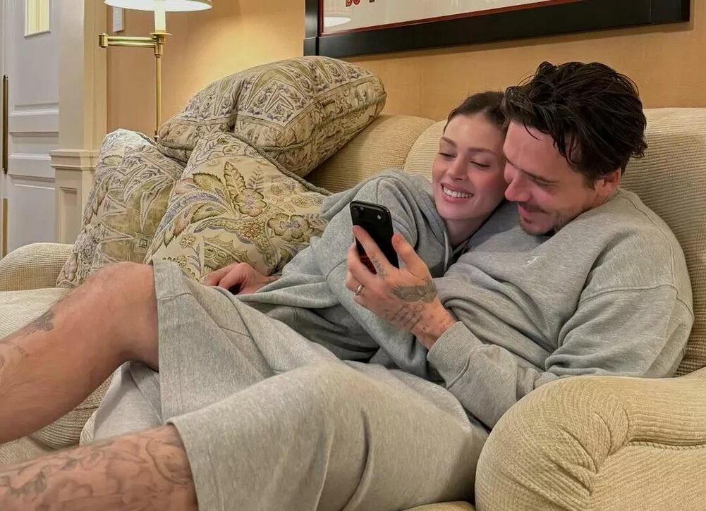    Никола Пельтц и Бруклин Бекхэм отправились в пляжный отпуск