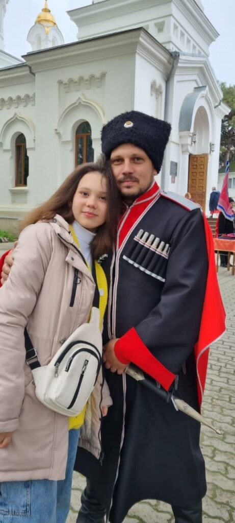    Атаман Лесников с дочкой.