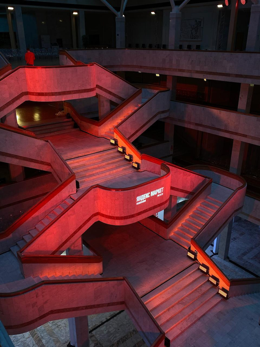    Показ Яндекс Маркета в Российской национальной библиотеке в Санкт-Петербурге