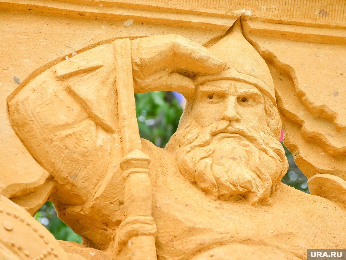    День памяти богатыря Ильи Муромца в народном календаре 1 января (по старому стилю — 19 декабря)