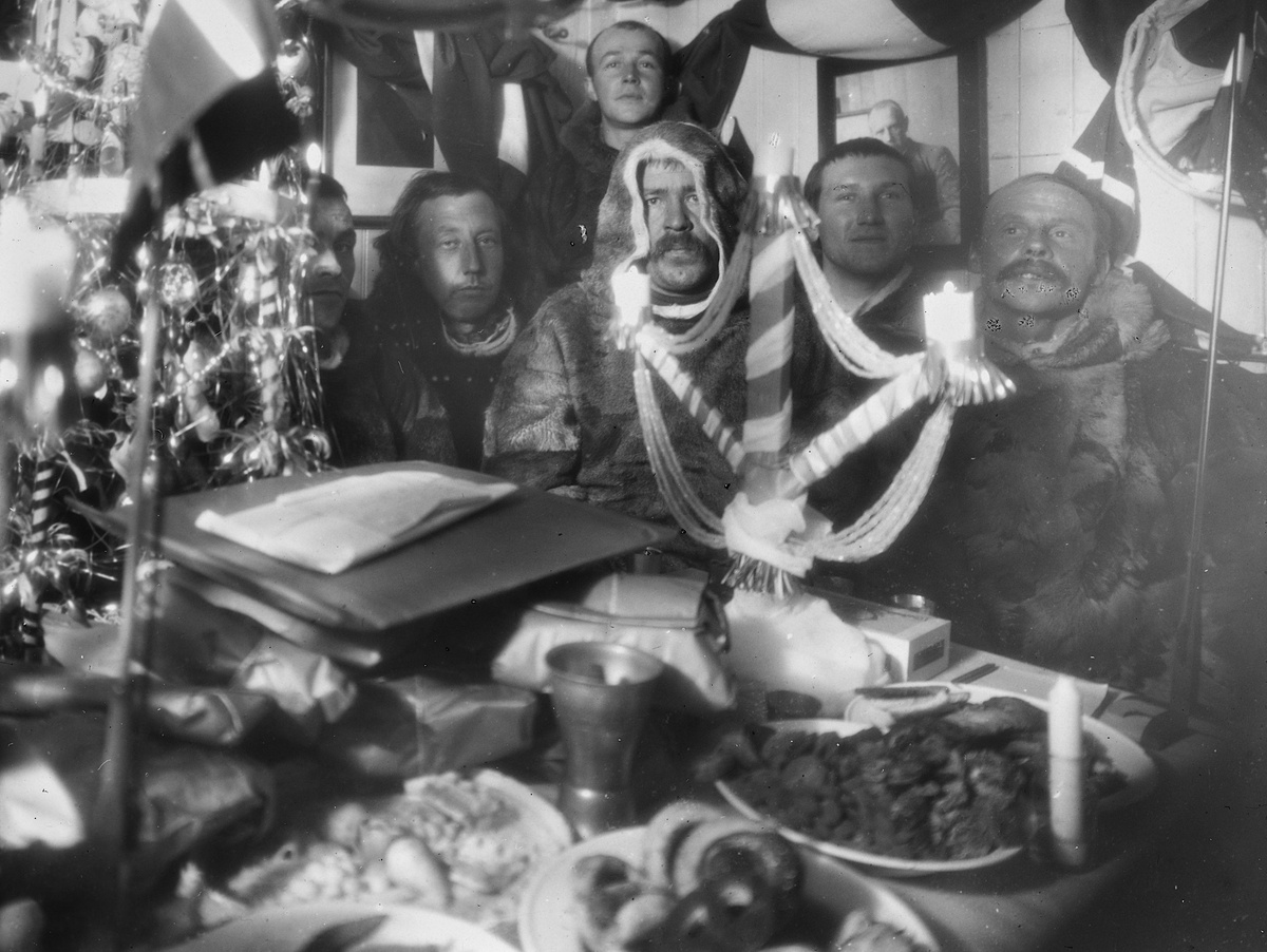 Рождество на судне «Йоа», 1903 г. Норвежская экспедиция Руаля Амундсена в 1903-1906 годах,