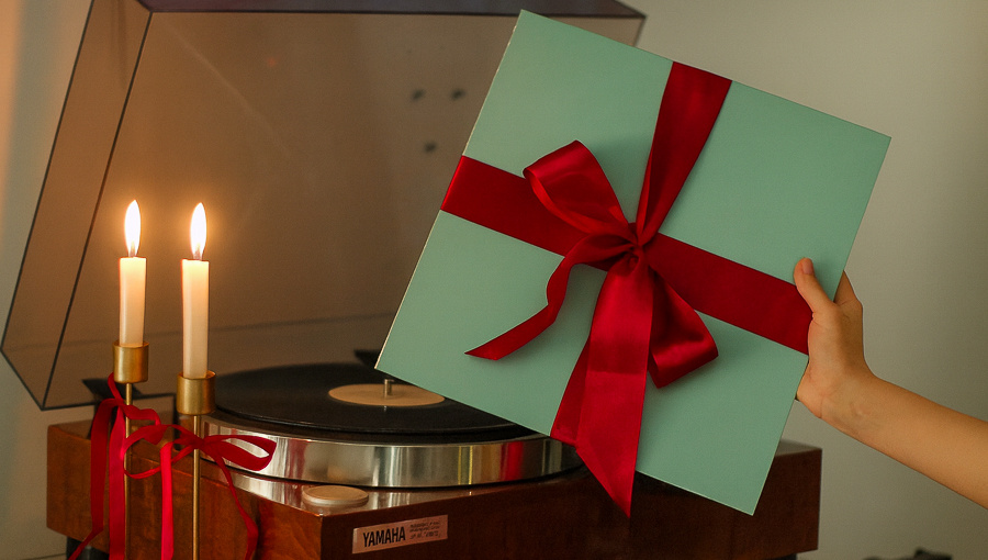 Muzilla поздравляет с Новым годом всех ценителей виниловых пластинок!