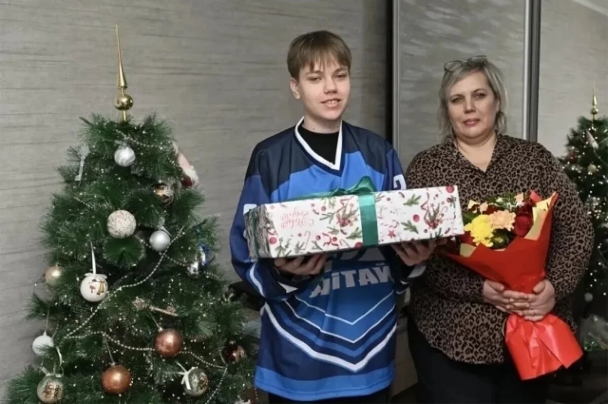    Виктор Томенко исполнил новогоднюю мечту юного жителя Алтая