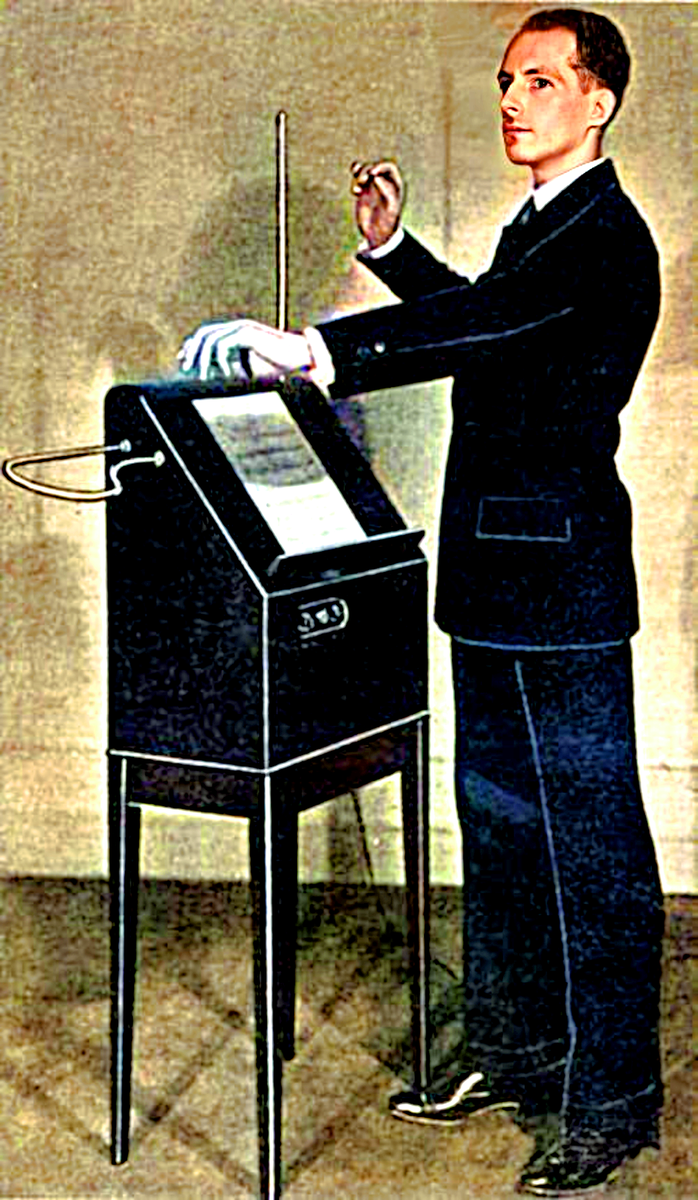                                                        Юный Лев Термен с терменвоксом