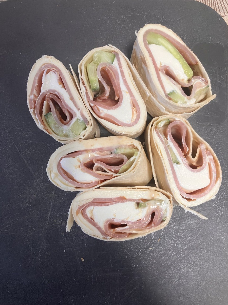 Ролл с сыром и мясной нарезкой