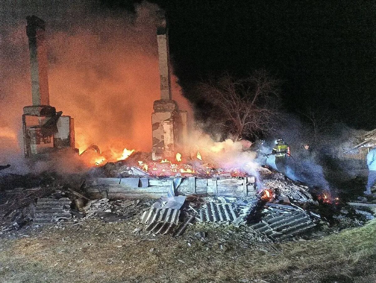    Два человека погибли в страшном пожаре в Карелии© Госкомитет по безопасности