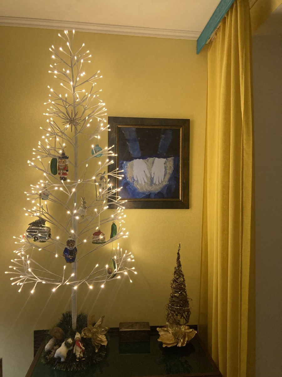 Такая у меня в этот раз ёлка в квартире