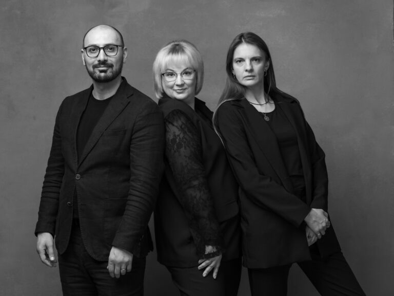    На фото команда The Glove