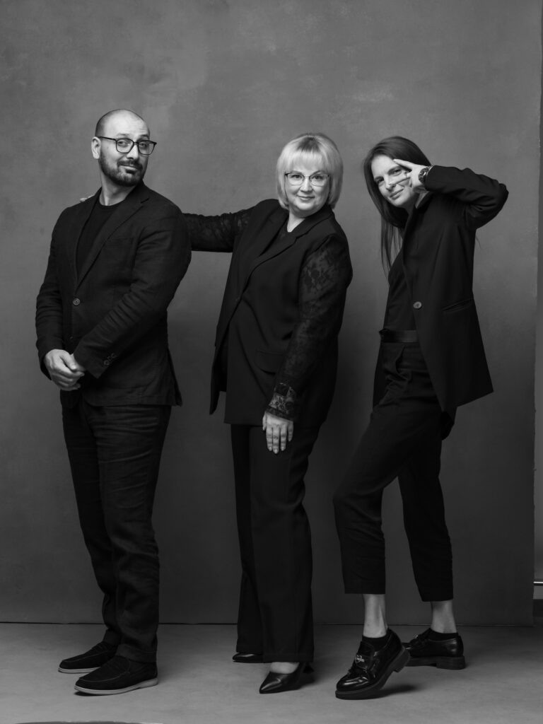   На фото Тамерлан Джиджоев, Марина Шаробарова, Анастасия Богодист