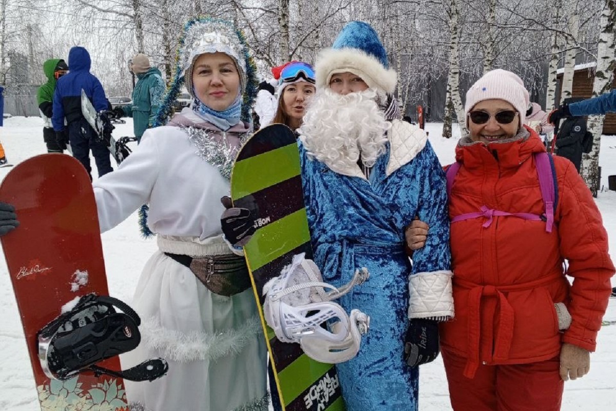    Благодаря физкультуре и спорту у Веры Федотовой (справа) много друзей