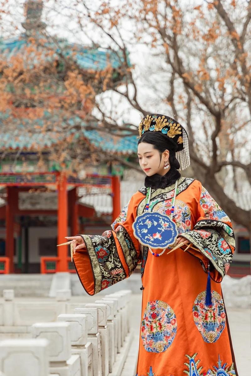 Ципао (旗袍). Современный образ, стилизованный под Цинь