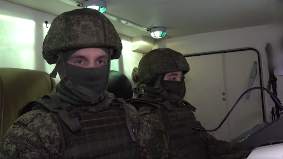     Зенитчик рассказал об отражении атаки ВСУ на резиденцию Путина МО РФ