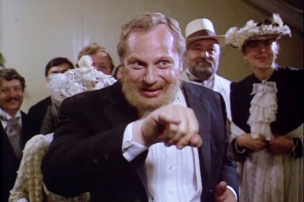 Юрий Богатырев в фильме «Очи чёрные» (1987)