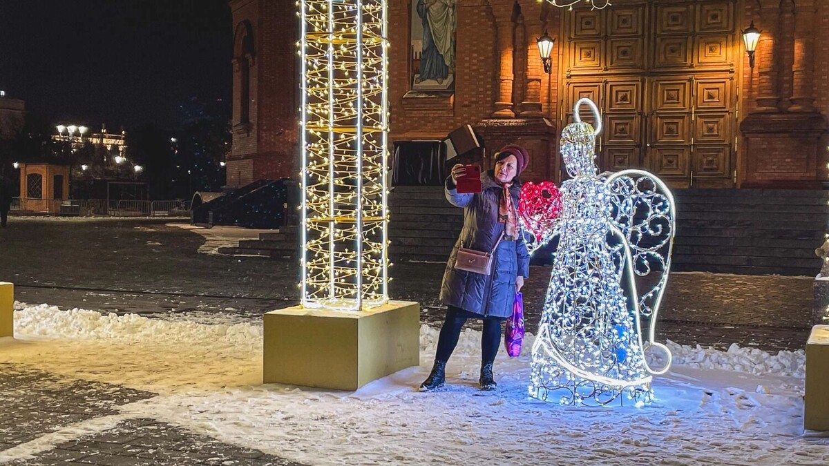    Главная городская елка выросла у храма Александра Невского   novostivolgograda.ru