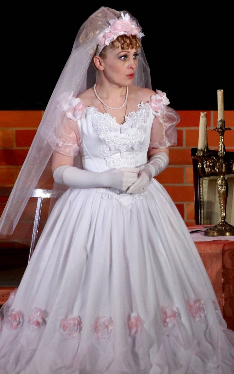    Ольга Малющева на сцене Армавирского театра драмы и комедииФото Армавирского театра драмы и комедии