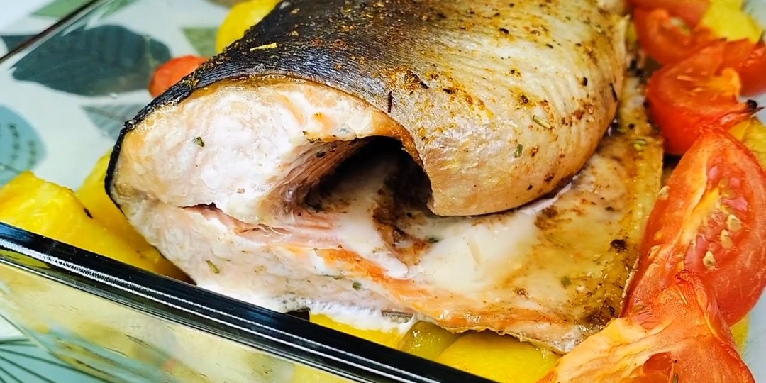Горбуша, запечённая целиком с овощами в духовке🐟
