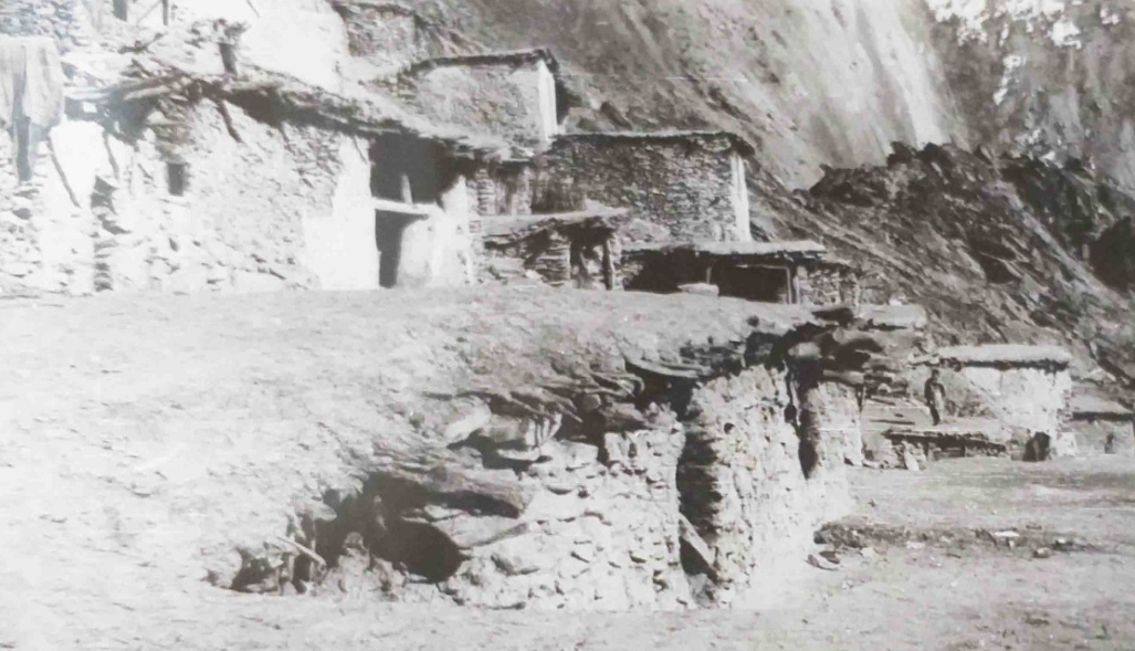 Жилье советских пограничников на "точке" в кишлаке Сайдан. ДРА, 1982 год