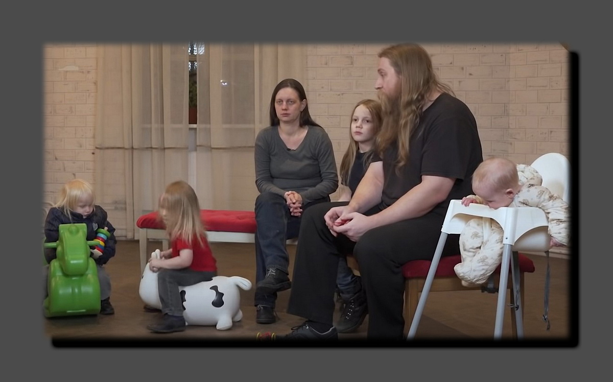 Тепляковы в декабре 2021-го. Стоп-кадр из репортажа «Редакции»