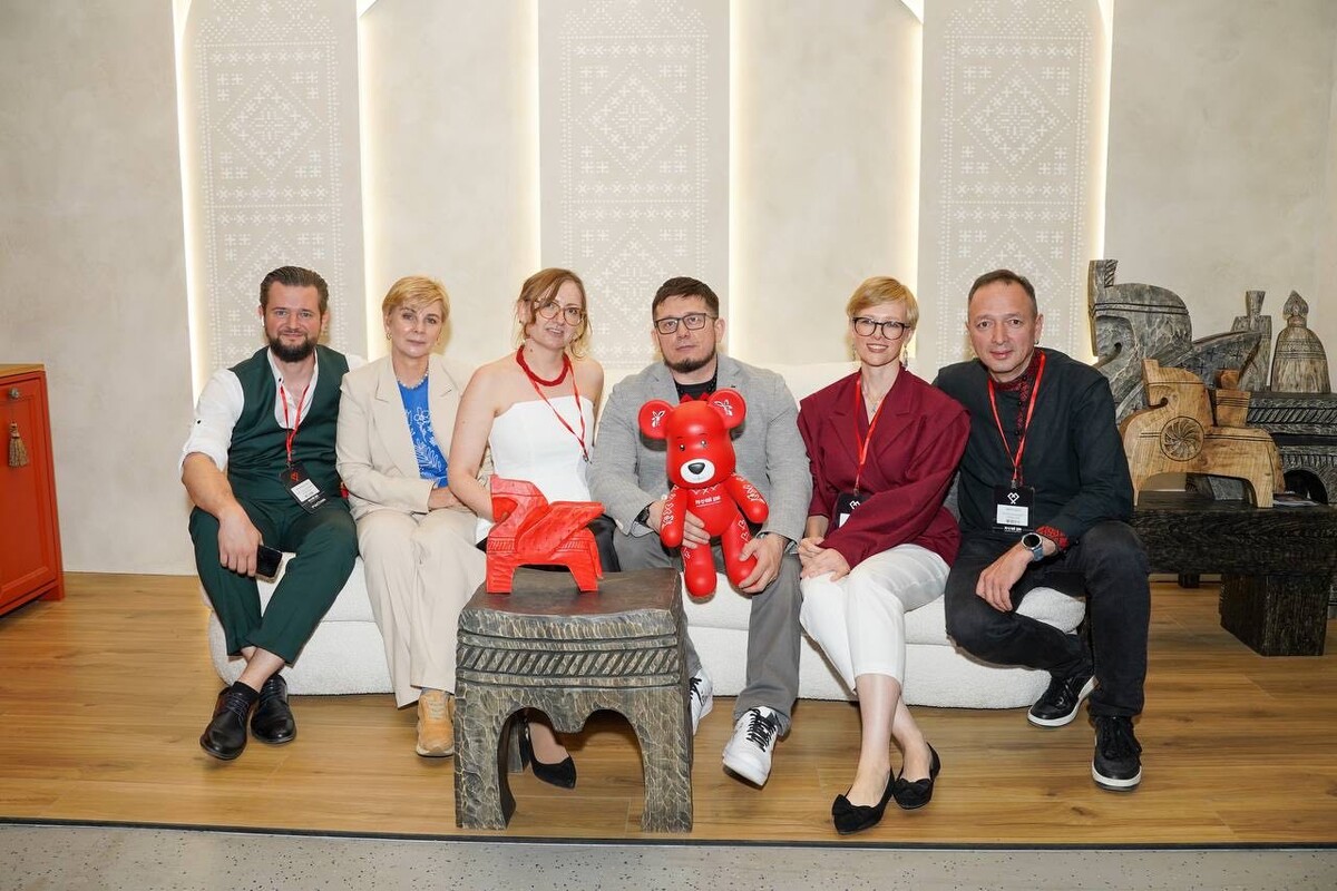 Надежда Ильина и Екатерина Овчинникова, сооснователи студии NK Design, и партнеры стенда "История в деталях" на выставке "Русский дом-2025"