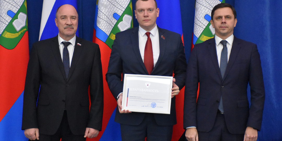 Быть солдатом партии.