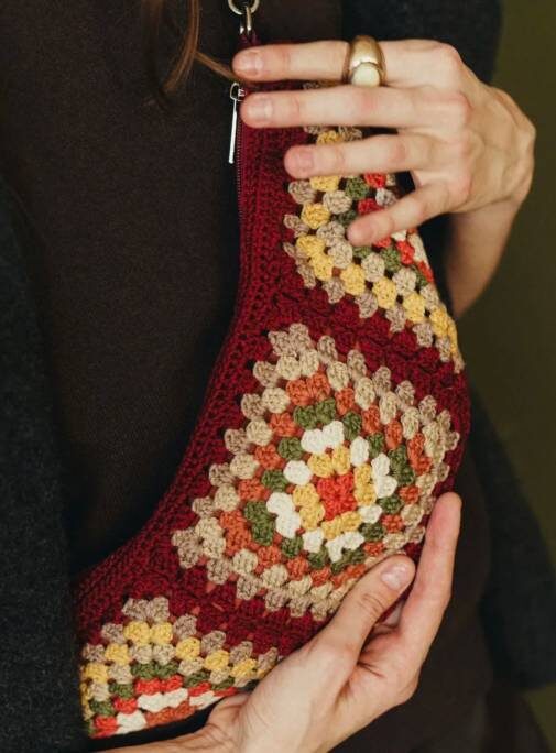 495137614 В вишневом оттенке