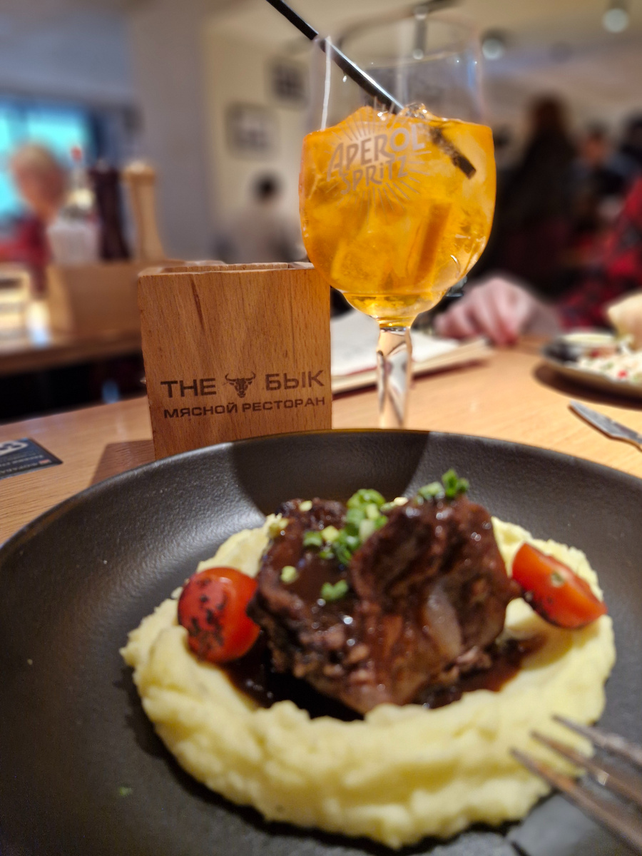 Мы с мужем Новый год уже отметили походом в ресторан 28 декабря