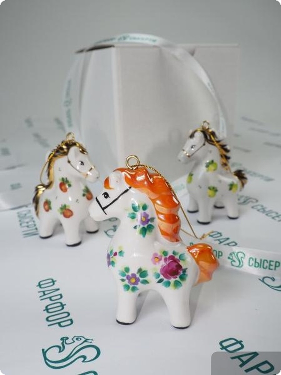    Лошадки расписаны и в цветочной технике. Фото: Департамент информполитики Свердловской области