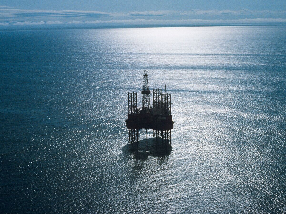    Самоподъемная плавучая буровая установка "Ока" ведет разработку нефтегазоносных месторождений на шельфе Охотского моря | © РИА Новости / В. Немировский