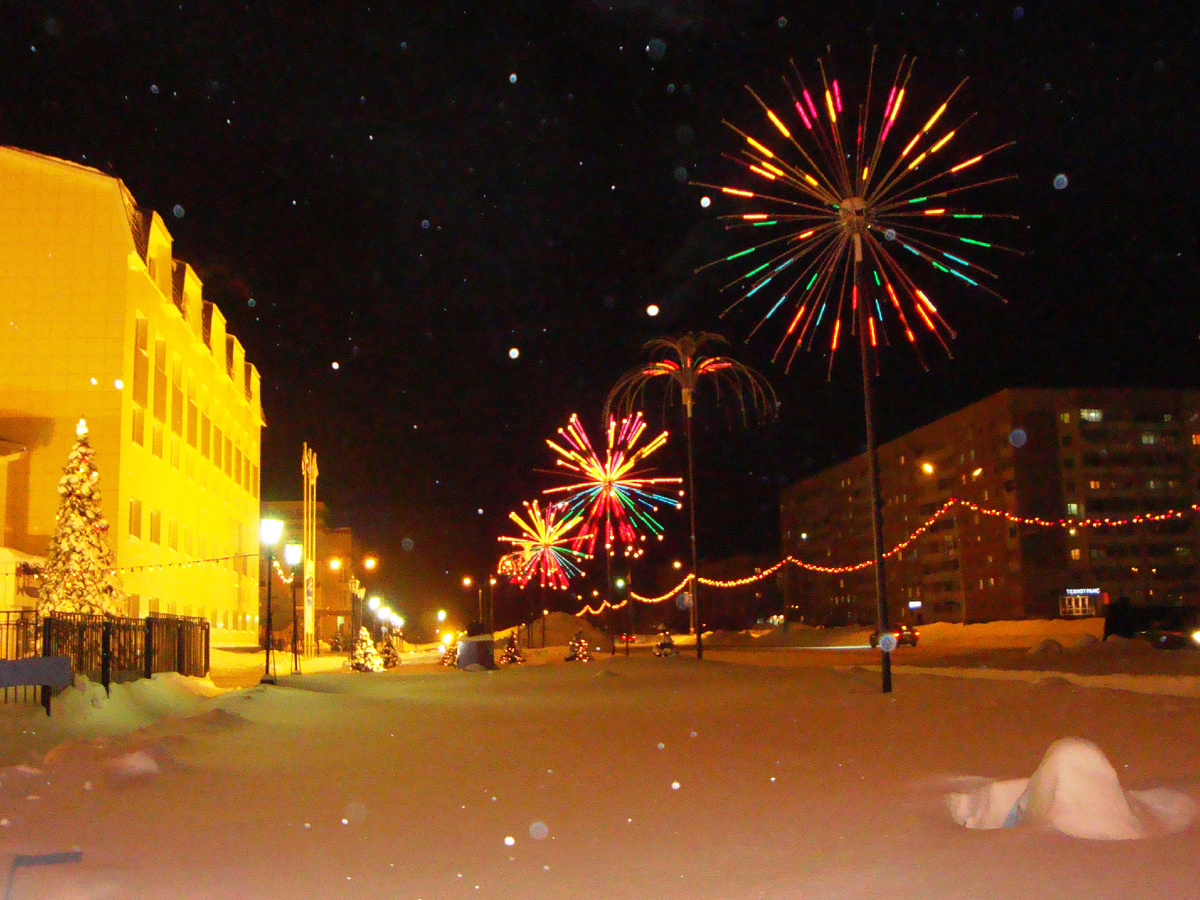 новогодниее украшения в Усинске, 2010 год (фото автора)