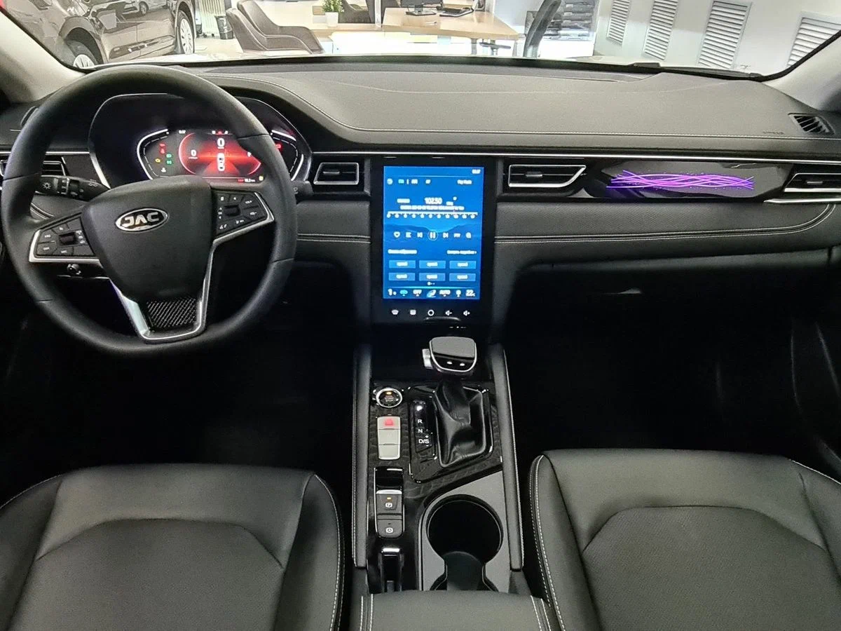 Интерфейс системы за годы обновлений стал шустрее, но логика меню все еще требует привыкания