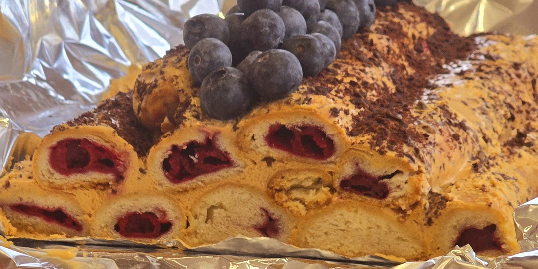 Торт "Монастырская изба" с вишней по-фамильному рецепту боярыни Морозовой.