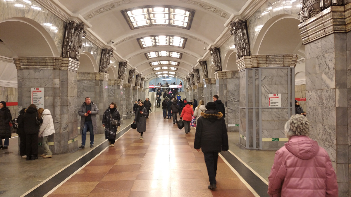 Станция метро "Кировский завод"