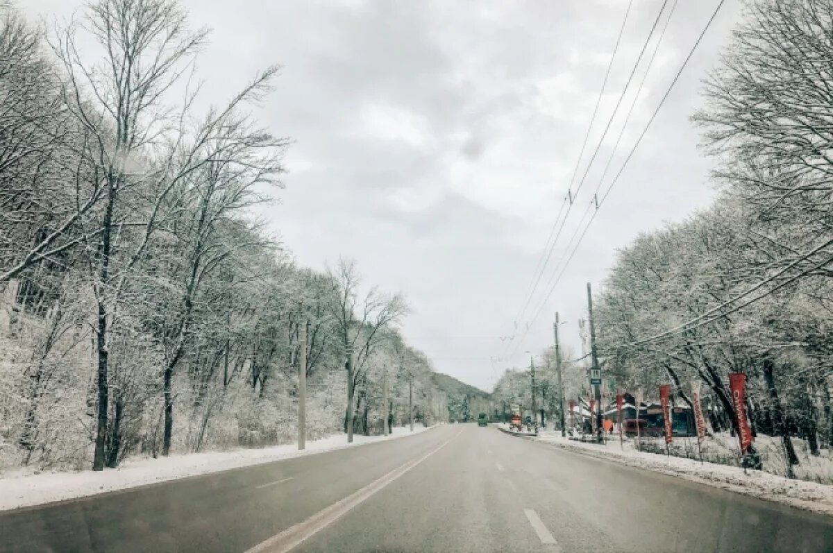    В Крыму дорожники усиленно приводят в порядок улицы из-за снегопада