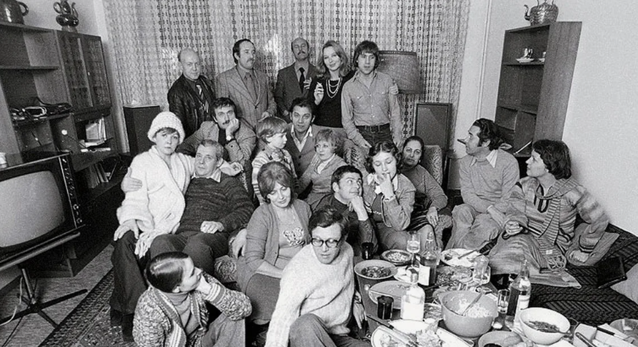 Как выглядели застолья советских знаменитостей. Редкие фотографии, которые вернут вас на много лет назад
