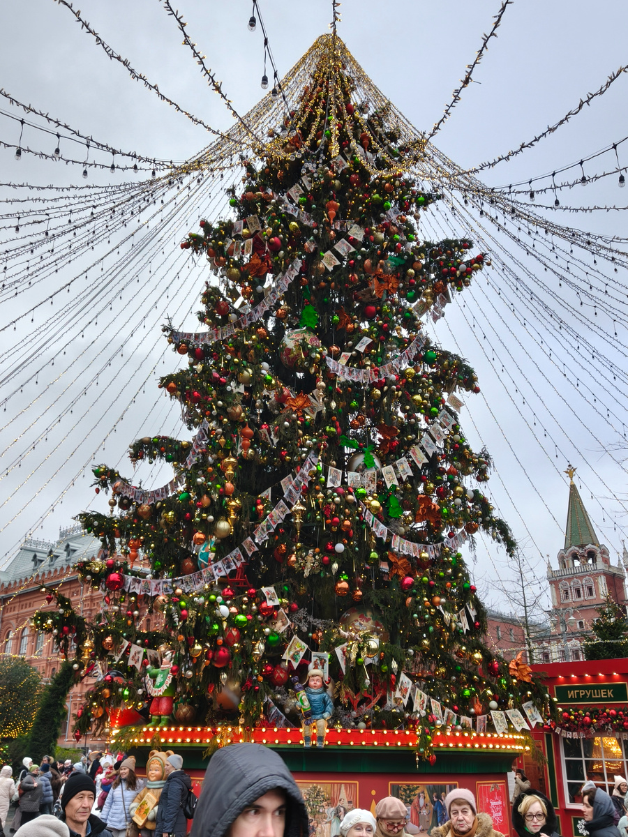 Ёлка на Манежной площади. 17 декабря 2025 года.
