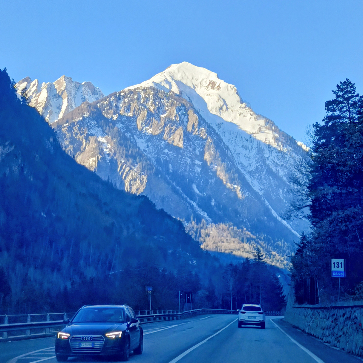 На подъезде к Courmayeur.Valle d'Aosta.Италия. Фото автора 