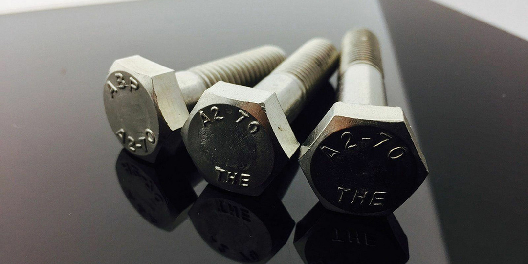 Цифры на болтах — простая подсказка, о которой редко думают: что она на самом деле значит?