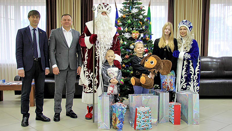    Будут праздник и подарки, игры, смех и хоровод