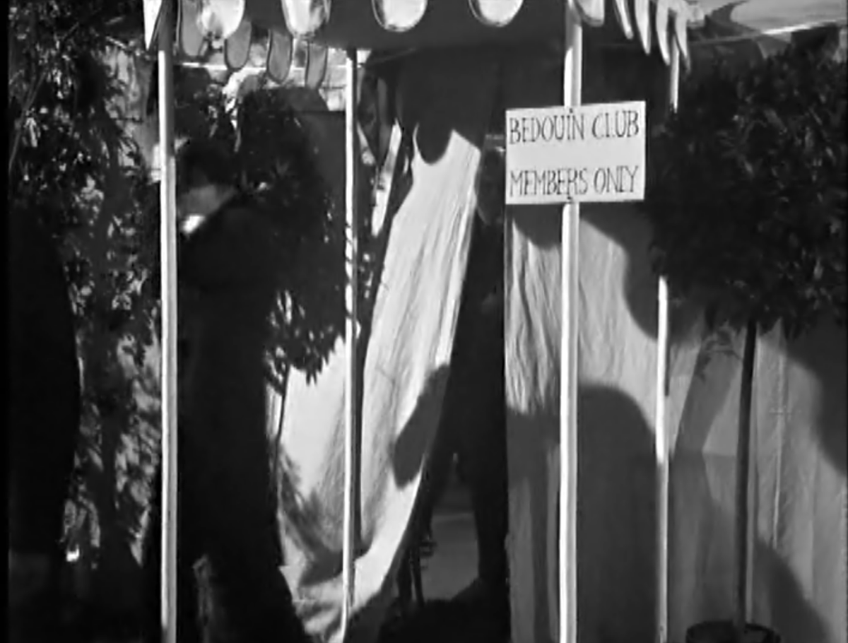 Довольно скромно оформлена эта палатка "Бедуин-клуба"!