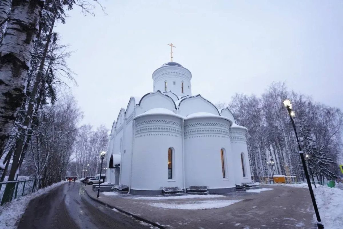    Однокупольный храм может принять 200 прихожан