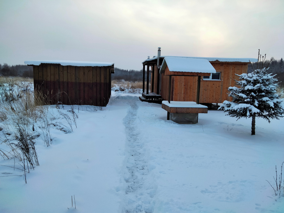 Сам домик и сарайчик 