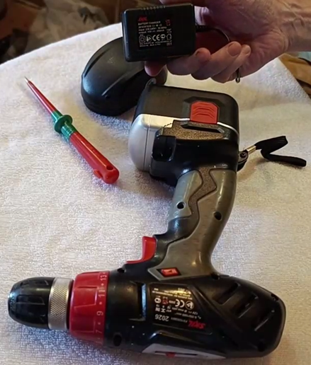 Старый шуруповерт Skil 2026