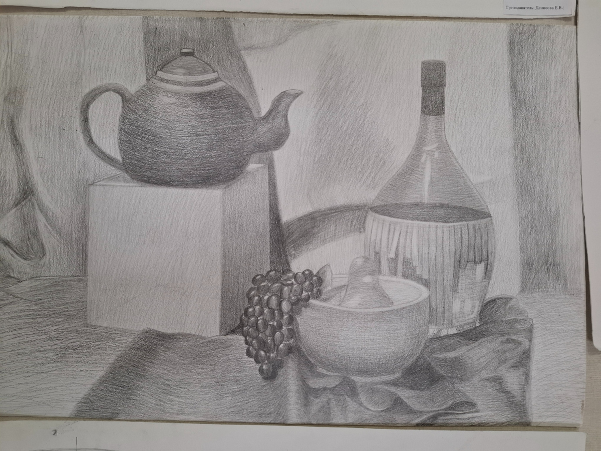 Это рисунок младшей. Старшая сказала, дословно, "взбалмошный штрих, но картина получилась цельная"